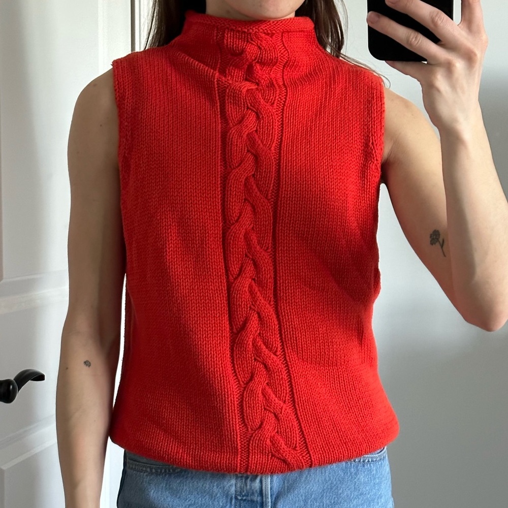 Women’s Cable Knit Sleeveless Sweater